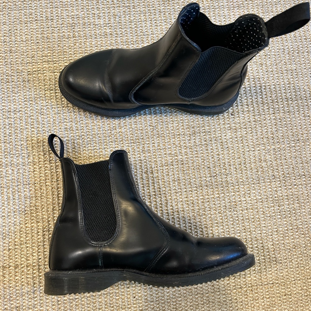 DR. MARTENS LEATHER CHELSEA BOOTS - 2976 MONO SMOOTH